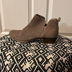 B.P. Taupe booties size 9.5